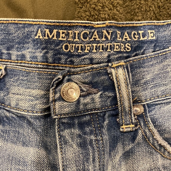 Distressed jean shorts - Picture 3 of 4